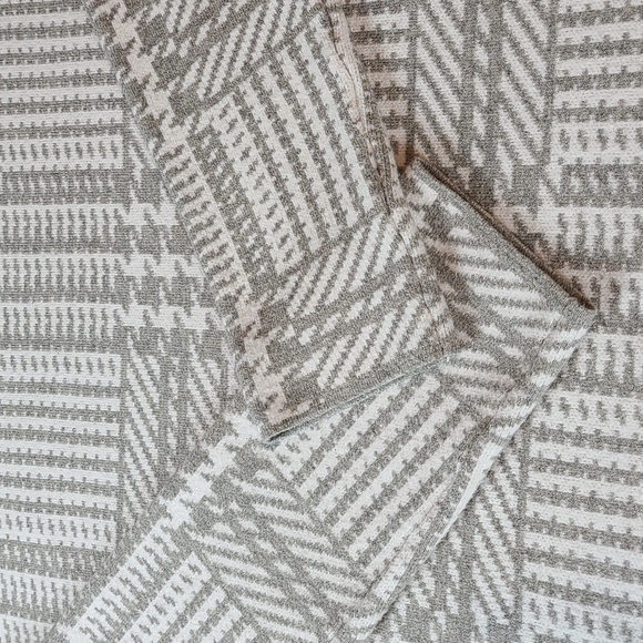 Max Studio Sweater - Picture 12 of 13